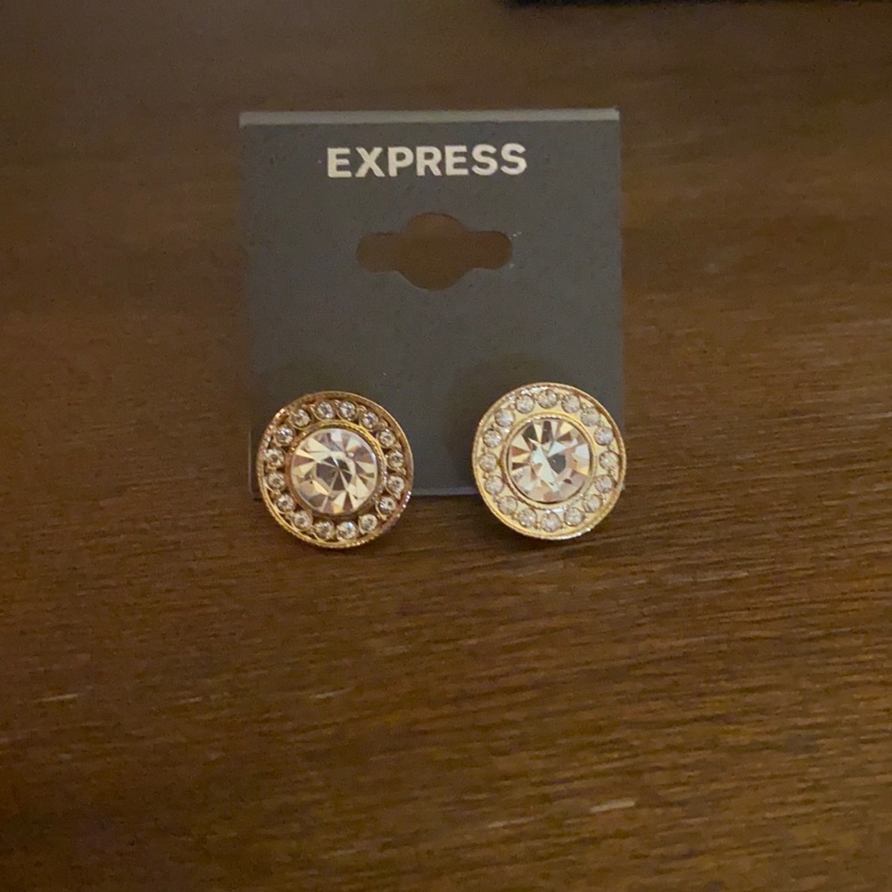 Express stud earrings